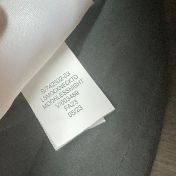 GAP Satin Mockneck Pleated Blouse in Black with Mandarin Collar - Picture 8 of 11